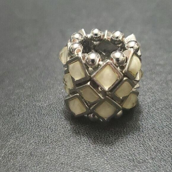 Silver tone cream ring - Picture 4 of 8